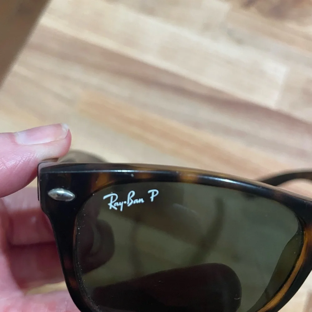 Ray-Ban Tortoiseshell Wayfarer Sunglasses with Dark Green Lenses (SEE DETAILS)
